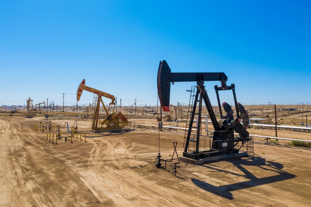 oil-drilling-field