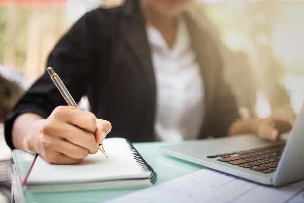 cpa-taking-cpe-course